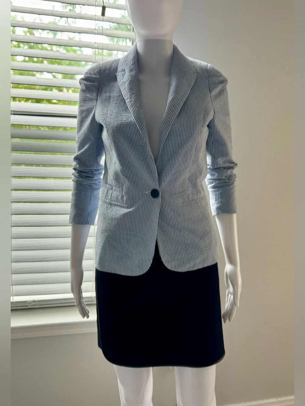 H&M women's seersucker blazer (blue and white stripe). Sz-4. Fitted H&M blazer